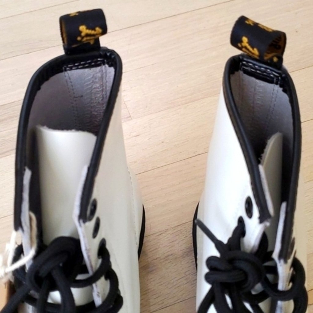 NWT Dr. Martens 1460 Women's White Smooth Leather Lace Up Combat Boots Size 7 38 - Picture 4 of 11